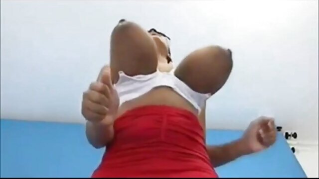 Une bombe blonde profite d'un massage film porno des annees 70 sexuel