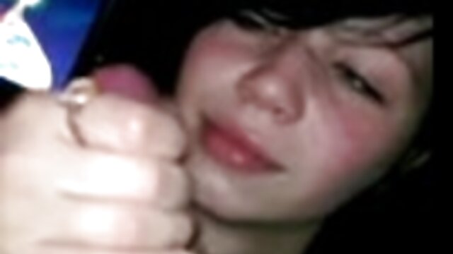 Buxom Ladies foré dans une soirée bukkake interraciale film porno des années 60 hardcore