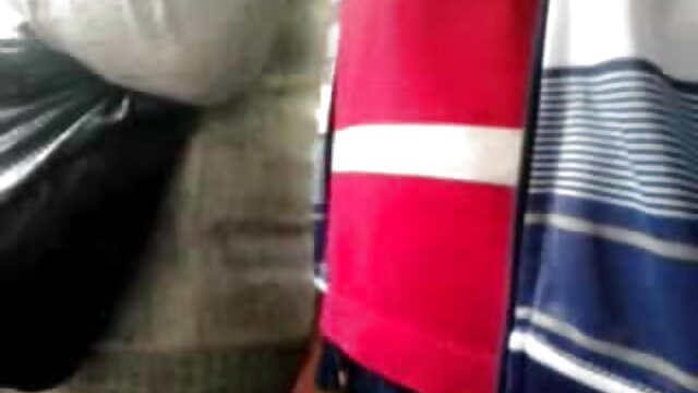 Délicate brune tatouée montrant ses gros seins juteux film porno français gratuit