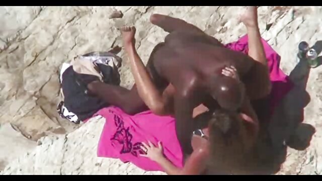 La free porno franch blonde Natalia Starr utilise un gode anal pendant que la chatte se fait pilonner!