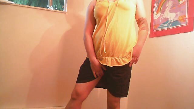 Une ado aux gros seins suce une bite et la prend french porn free par derrière