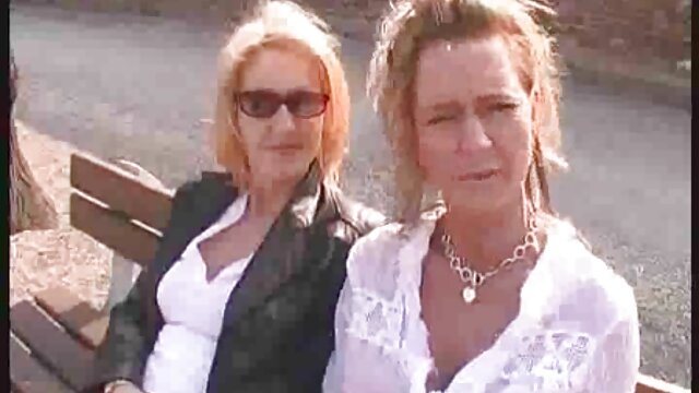 Ma copine blonde chaude adore me sucer profondément la bite film francais porno en entier