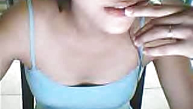 Lécher entre chacun de mes films porno espagnols petits orteils