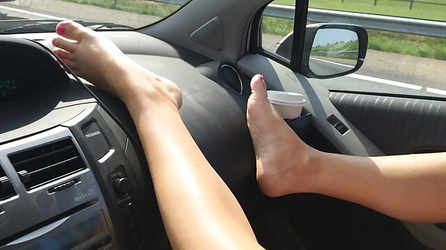 Une ado maigre chevauche la le film porno en français bite d'un vieil amant comme une vraie cow-girl