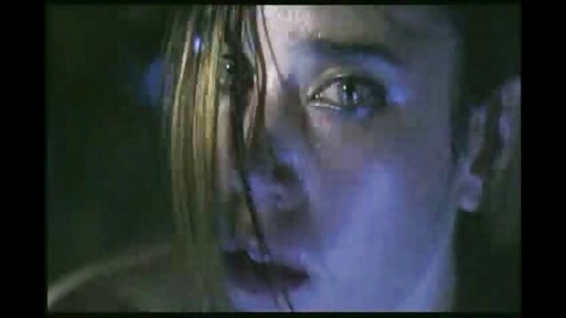 Professeur films pornos allemands cubain Ms. Angelina Castro passe un examen BJ & Footjob!