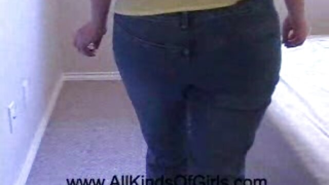 Cytherea se frotte actrices francaises pornos la chatte avec sa boîte!