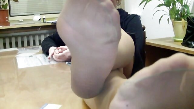 Une femme britannique potelée est prête pour le film porno gratuit et français sexe hardcore bondage